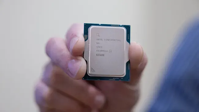 Intel’in Yeni İşlemcisi Hayal Kırıklığı Yarattı: 4 Yıllık Rakibini Geçemedi